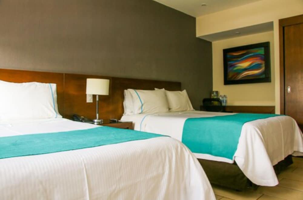 Country Hotel And Suites 18/41