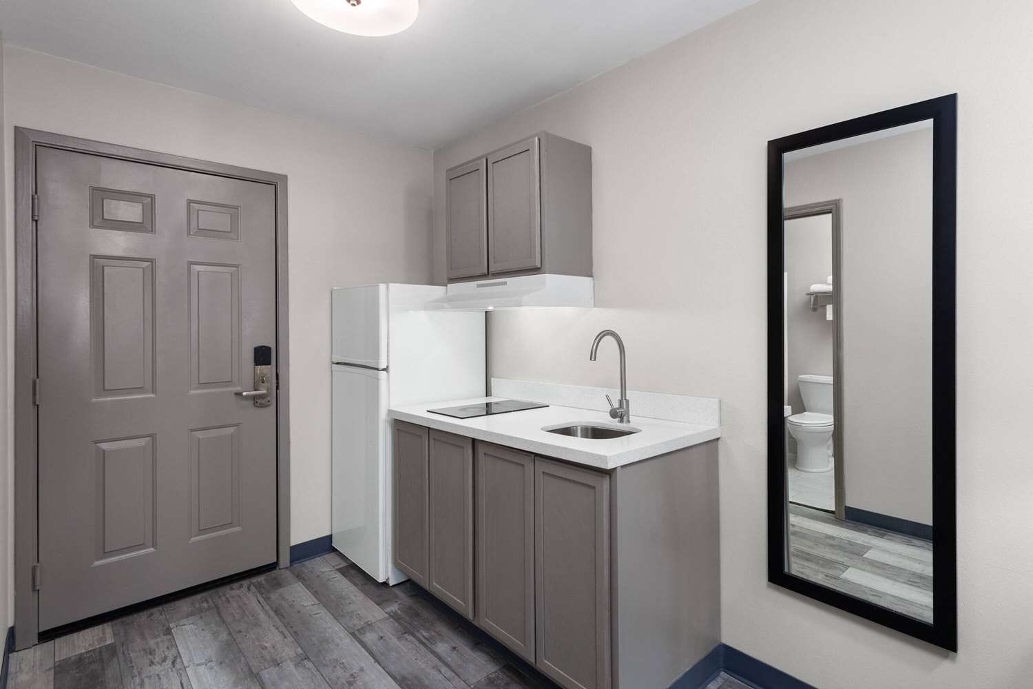 Days Inn & Suites by Wyndham Sellersburg 32/32