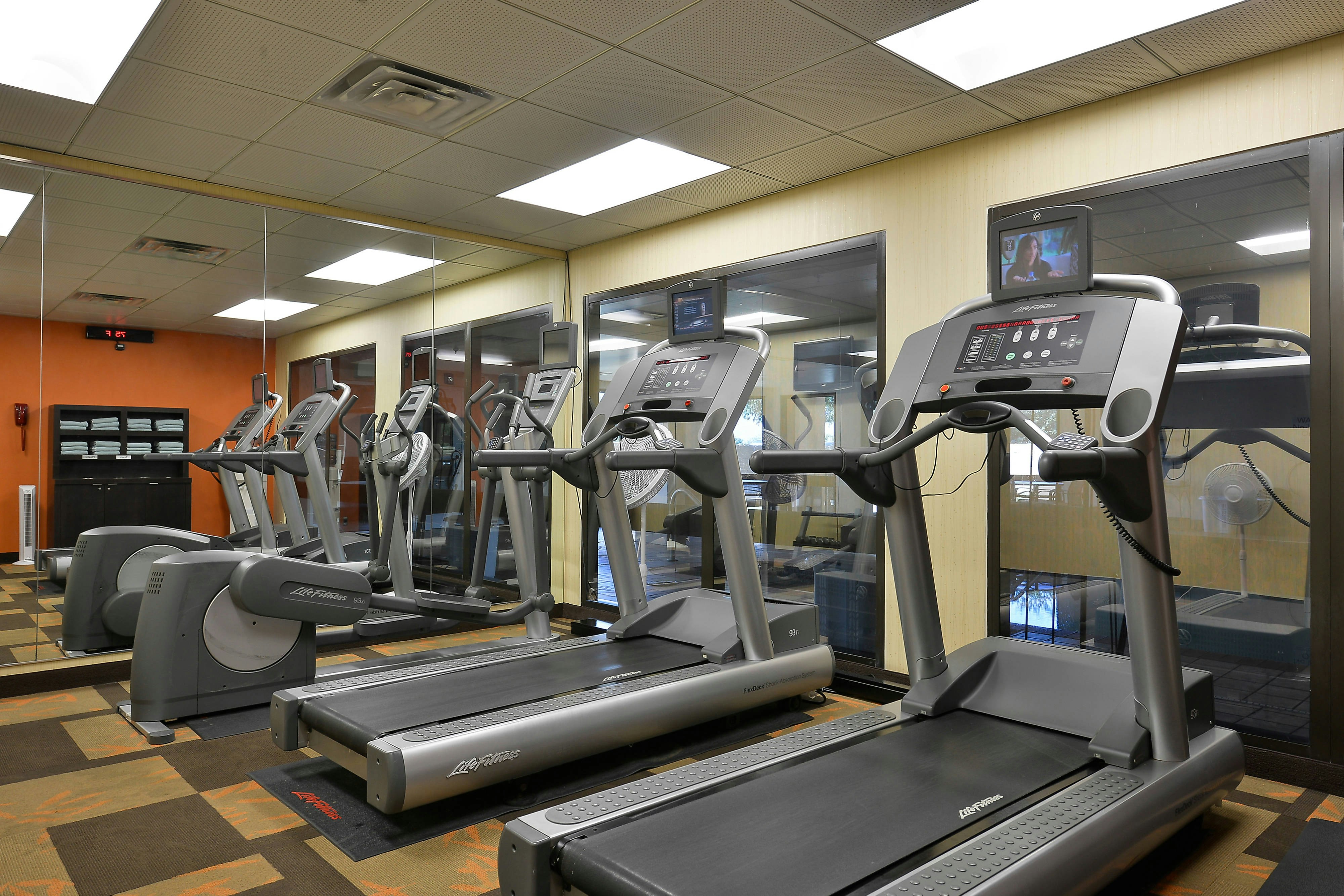 Courtyard By Marriott Bentonville 22/42