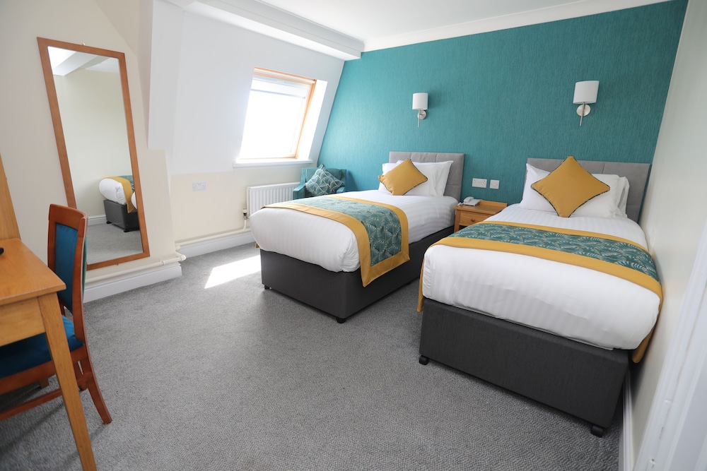 The Beaches Hotel 39/100