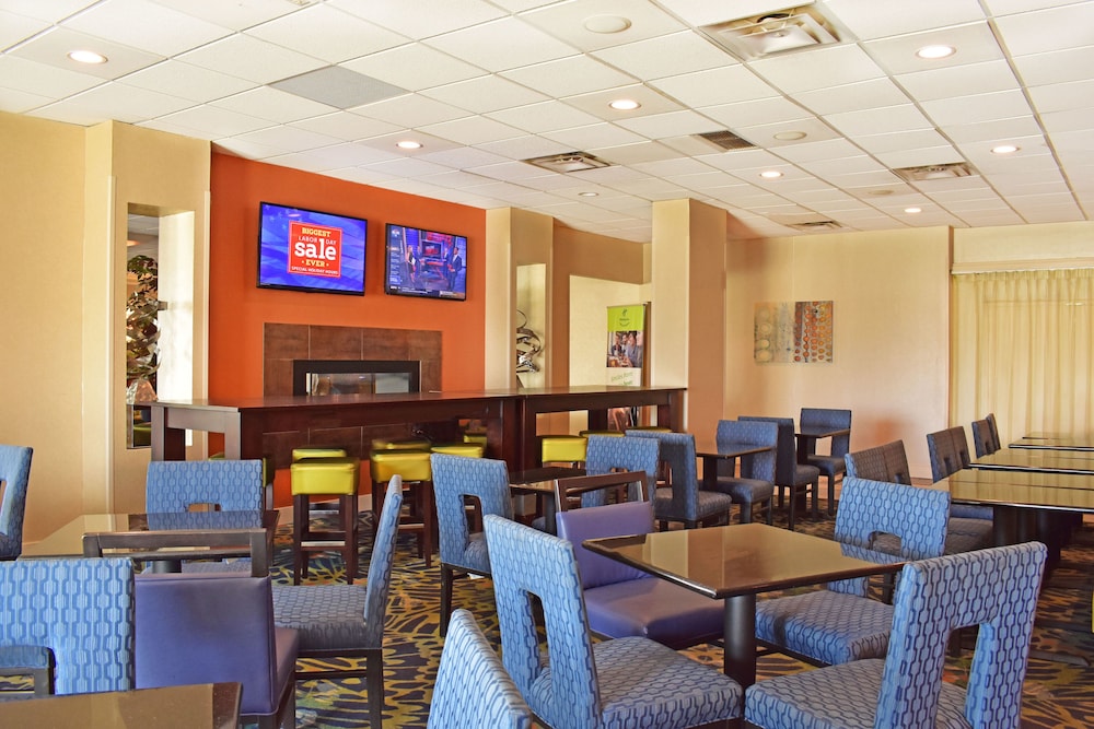 Spark by Hilton Akron Fairlawn 28/46
