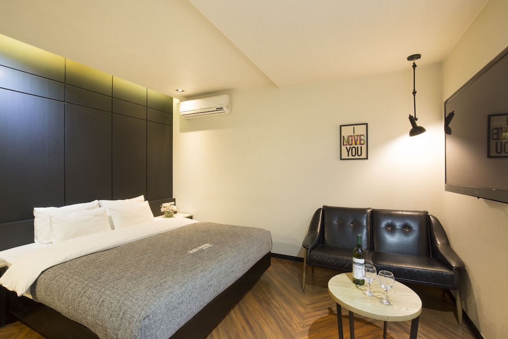 2 Heaven Hotel 16/69