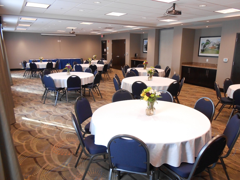 Holiday Inn Express Hotel And Suites Kansas City Ku Medical Center 37/49