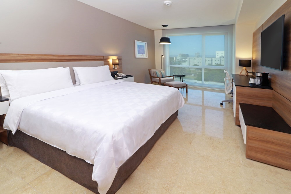 Holiday Inn and Suites Puerto Vallarta Marina and Golf 26/78