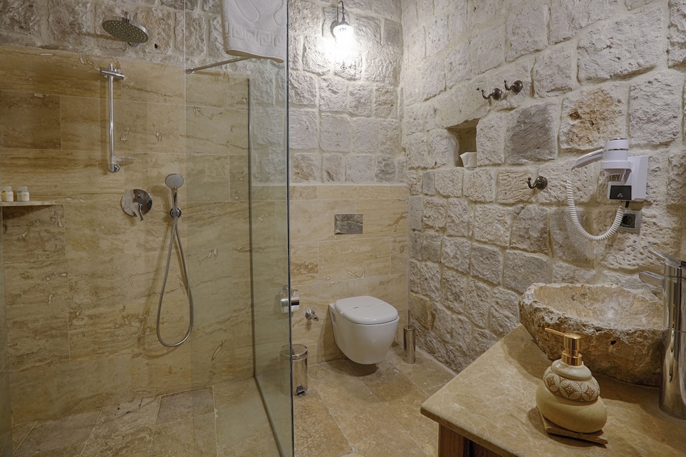 Hera Cave Suites 48/50