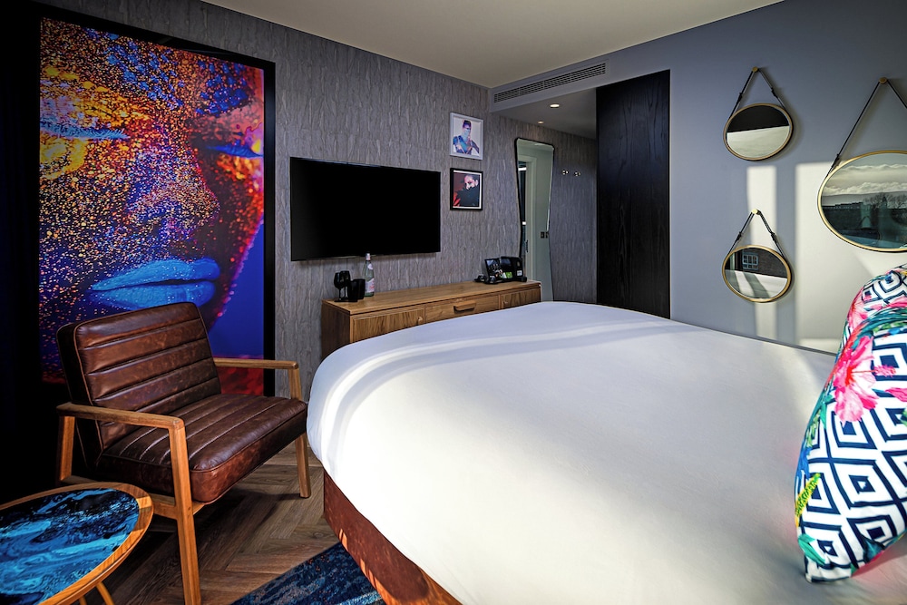 SUPERIOR, DOUBLE BED