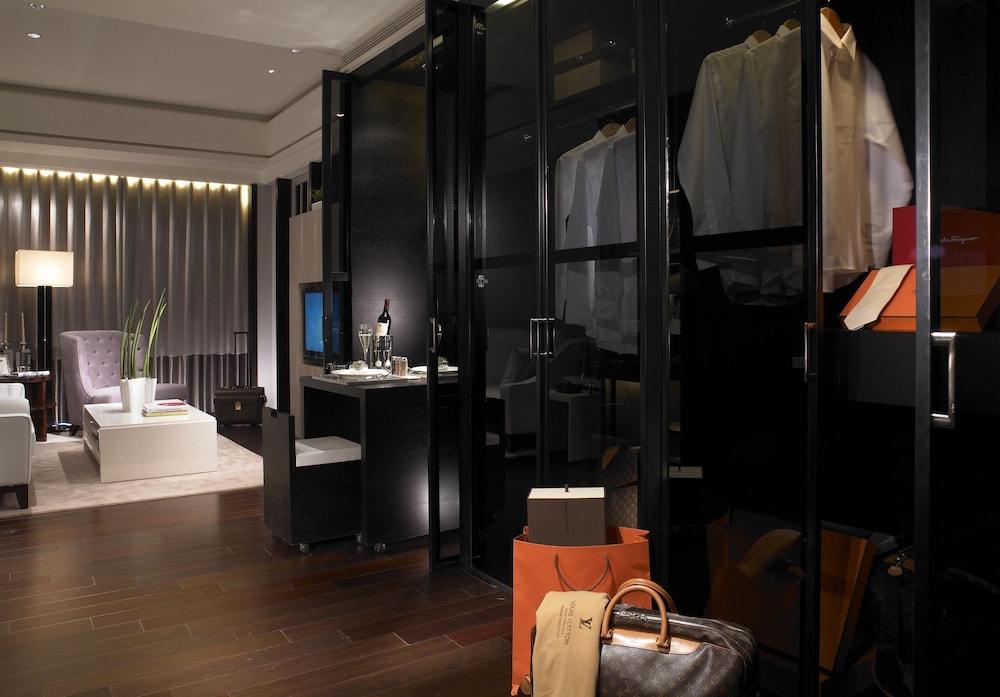 LEOFOO RESIDENCES 30/30