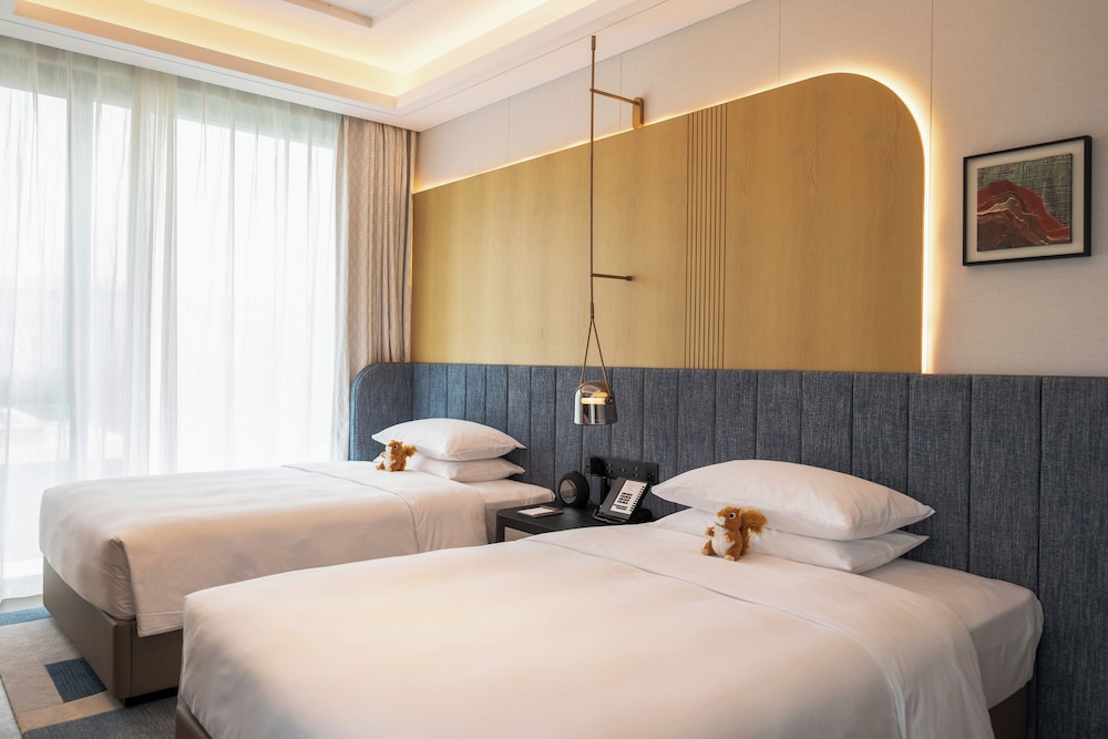 Hyatt Regency Huangshan Hengjiangwan 24/65