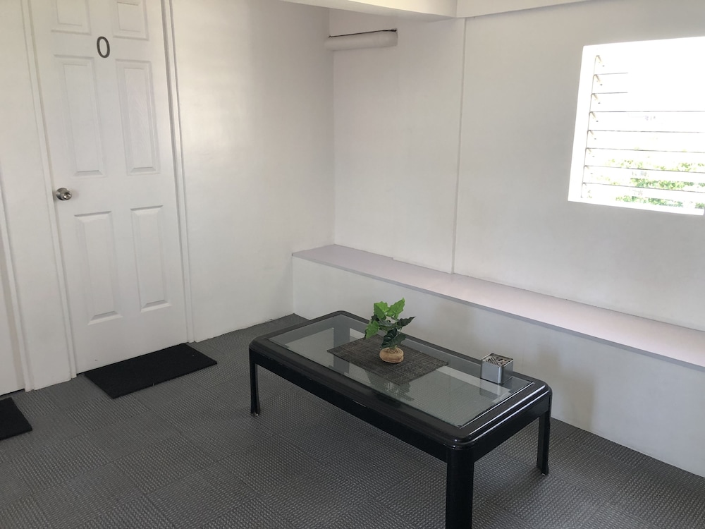 Ervoruto Hostel Makati 15/28