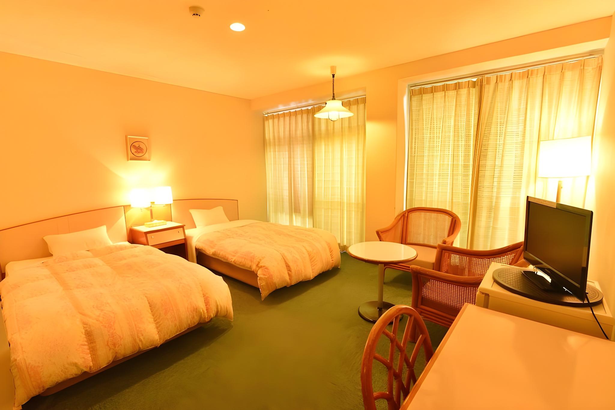 ROOM, TWIN BEDS