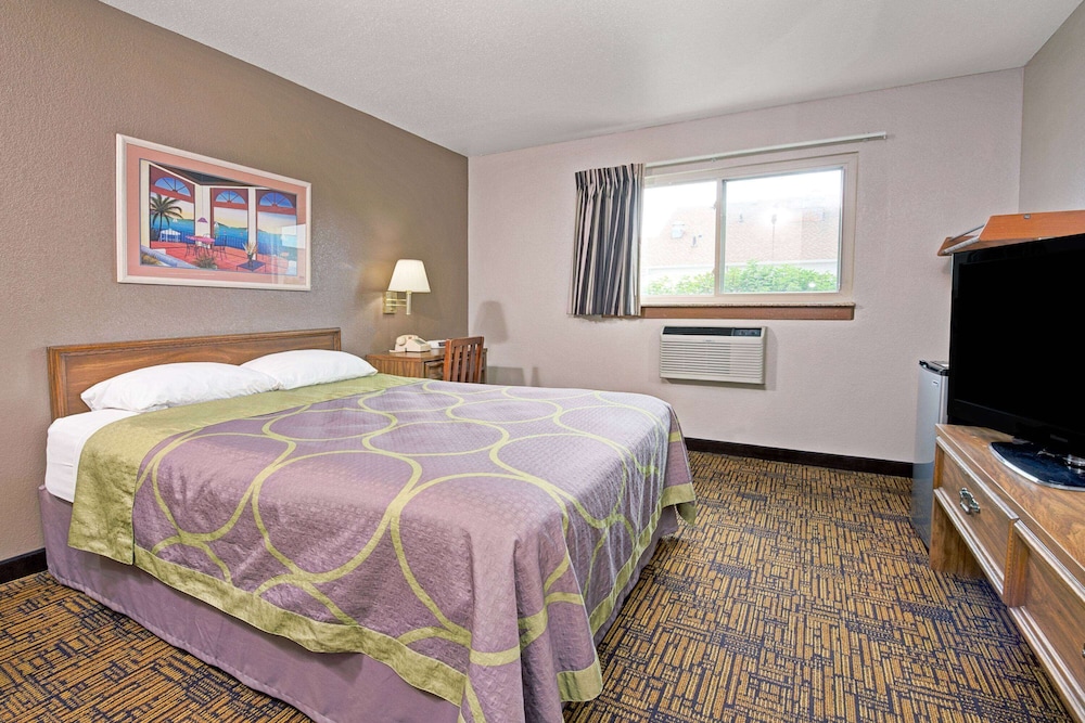 STANDARD, QUEEN BED, ACCESSIBLE