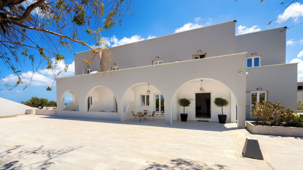 Anamar Santorini Hotel 55/57
