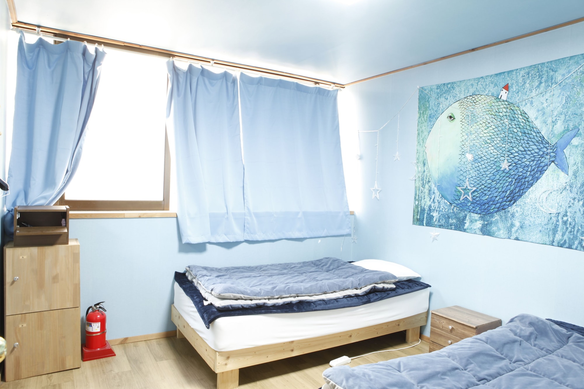 ROOM, TWIN BEDS