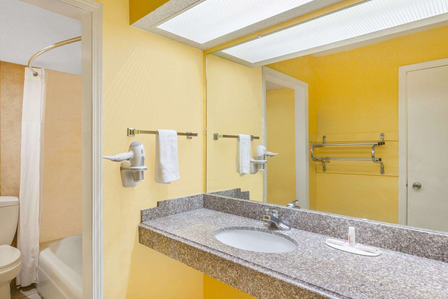 Days Inn By Wyndham Jacksonville 7/9