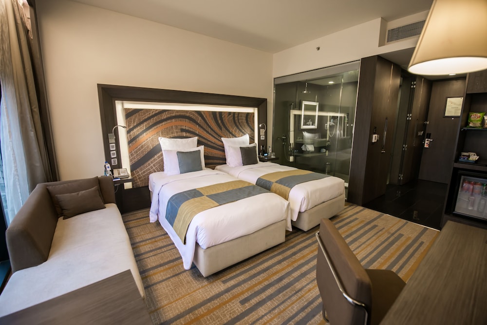 NOVOTEL KOLKATA HOTEL AND RESIDENCES 13/74