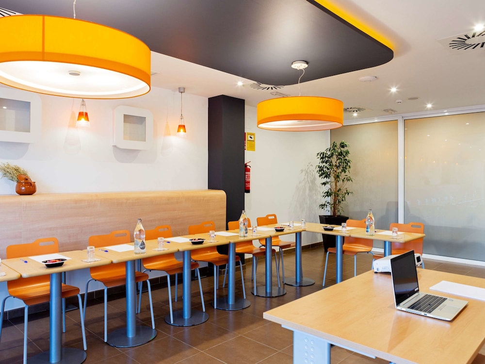IBIS OVIEDO 49/59