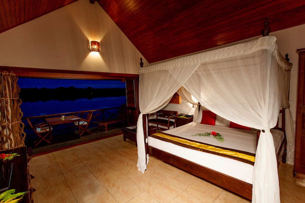 Sunset Bungalows 13/54