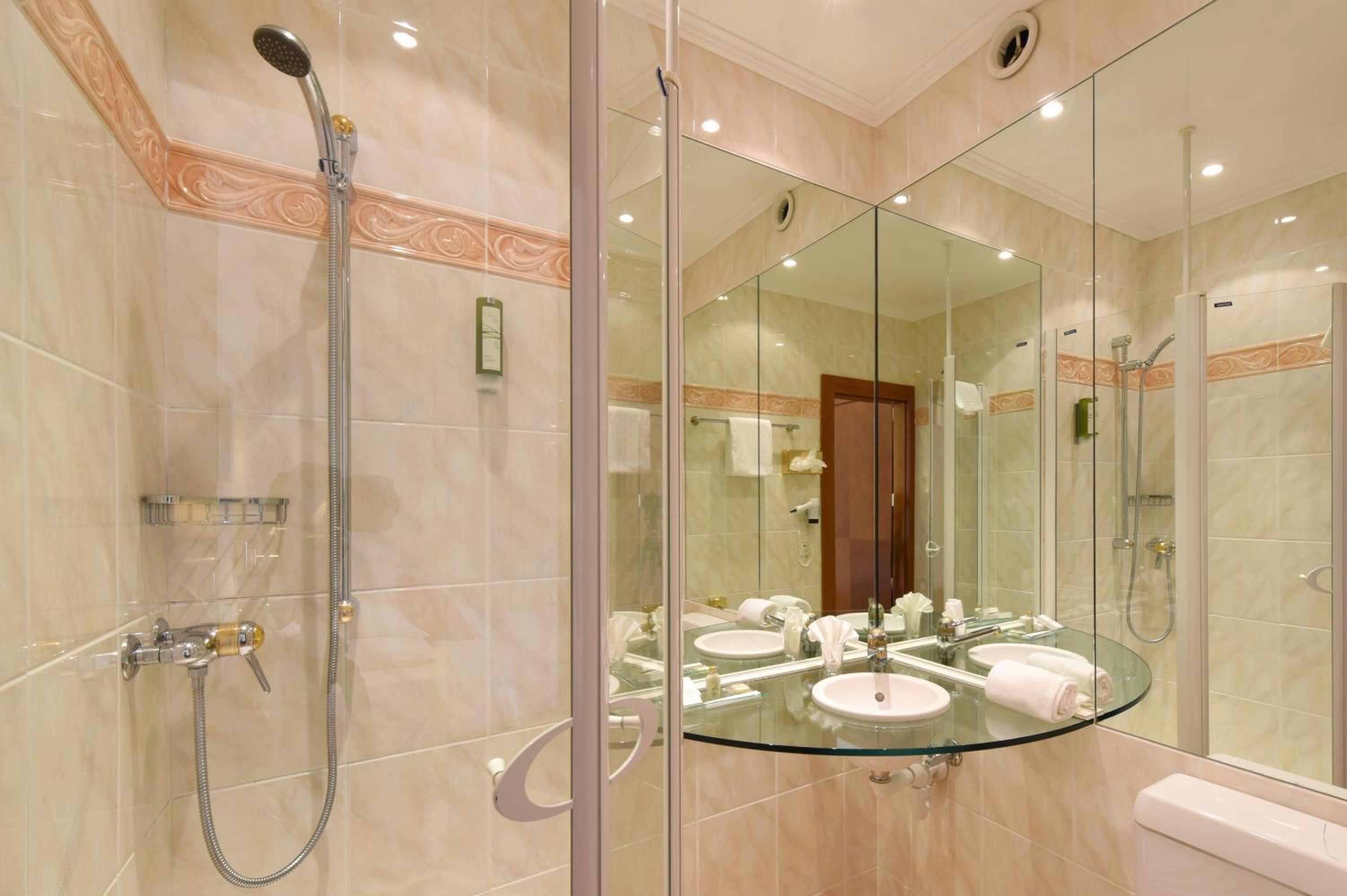 Superior, Triple, Single Bed, City Side، GOLF HOTEL RENE CAPT 5/5