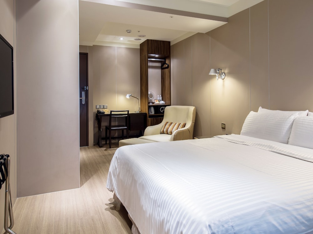 ROOM, DOUBLE BED