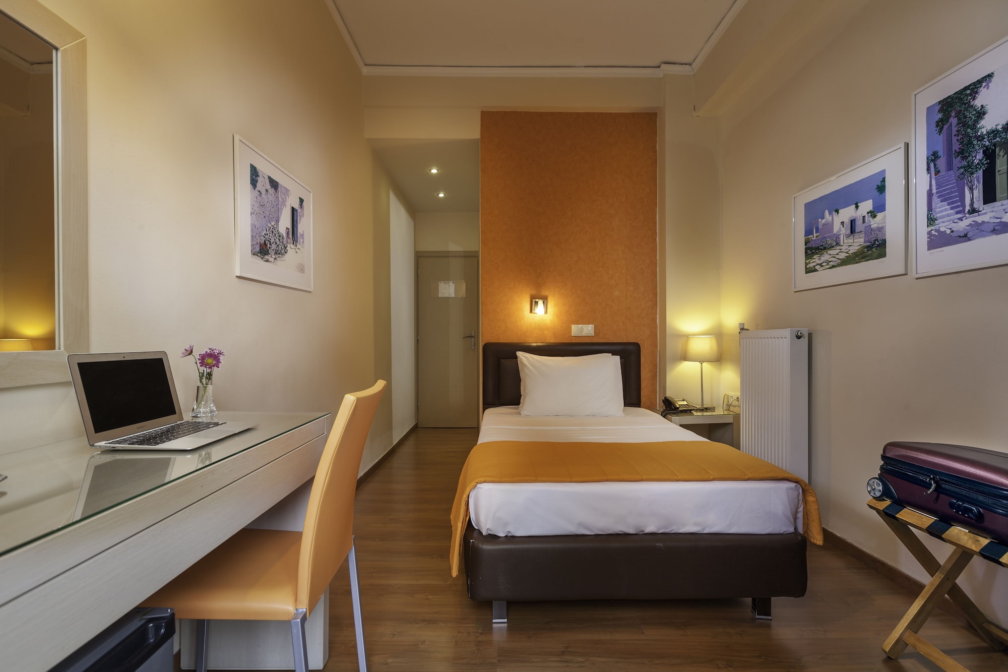ROOM, SINGLE