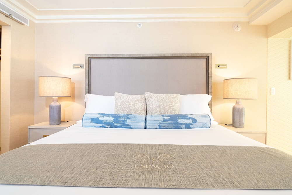 Espacio The Jewel Of Waikiki 10/64