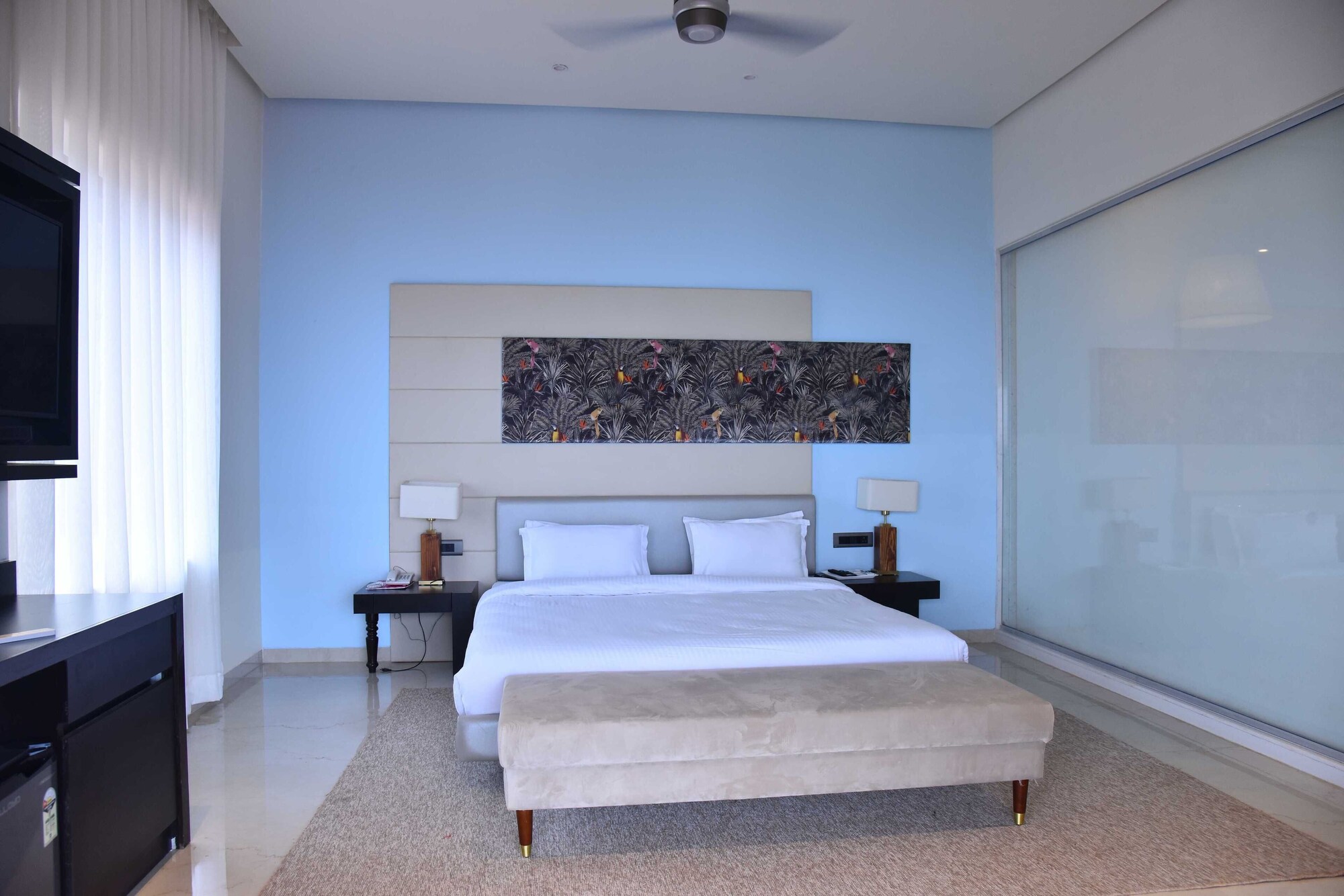 Junior, King Bed, Valley View