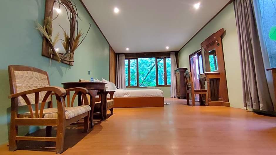 Imah Seniman Hotel 25/53