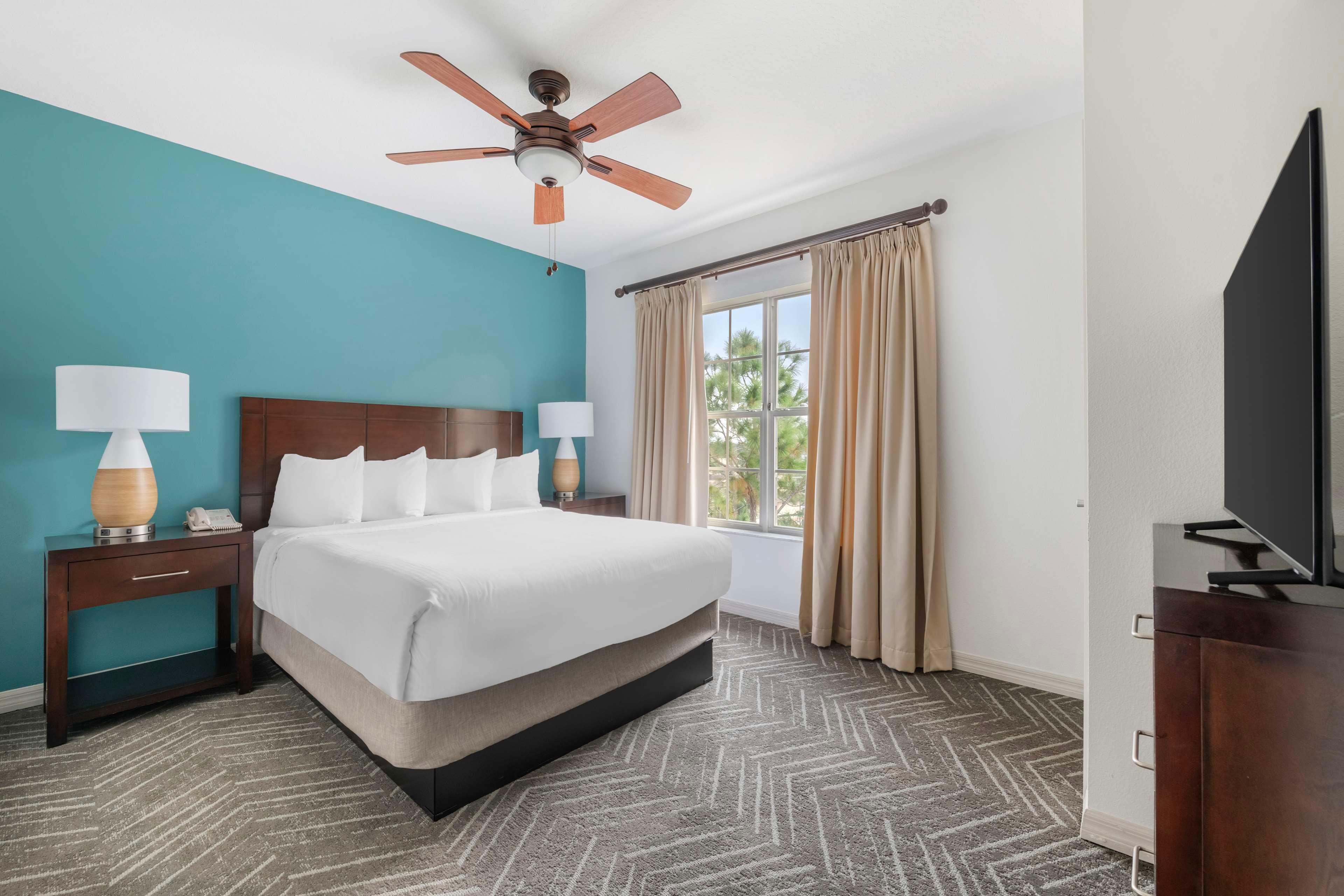 1 BEDROOM, SUITE