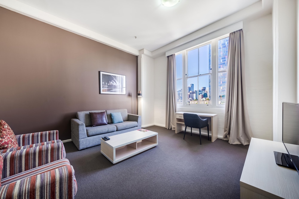 1 Bedroom, Queen Bed, City Skyline View، Oaks Sydney Goldsbrough Suites 8/10
