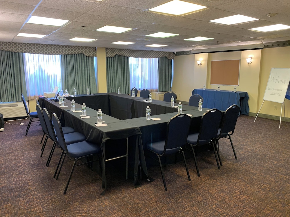 Albany Airport Inn 35/50