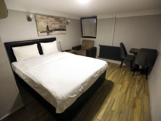 Economy, Basement, Queen Bed