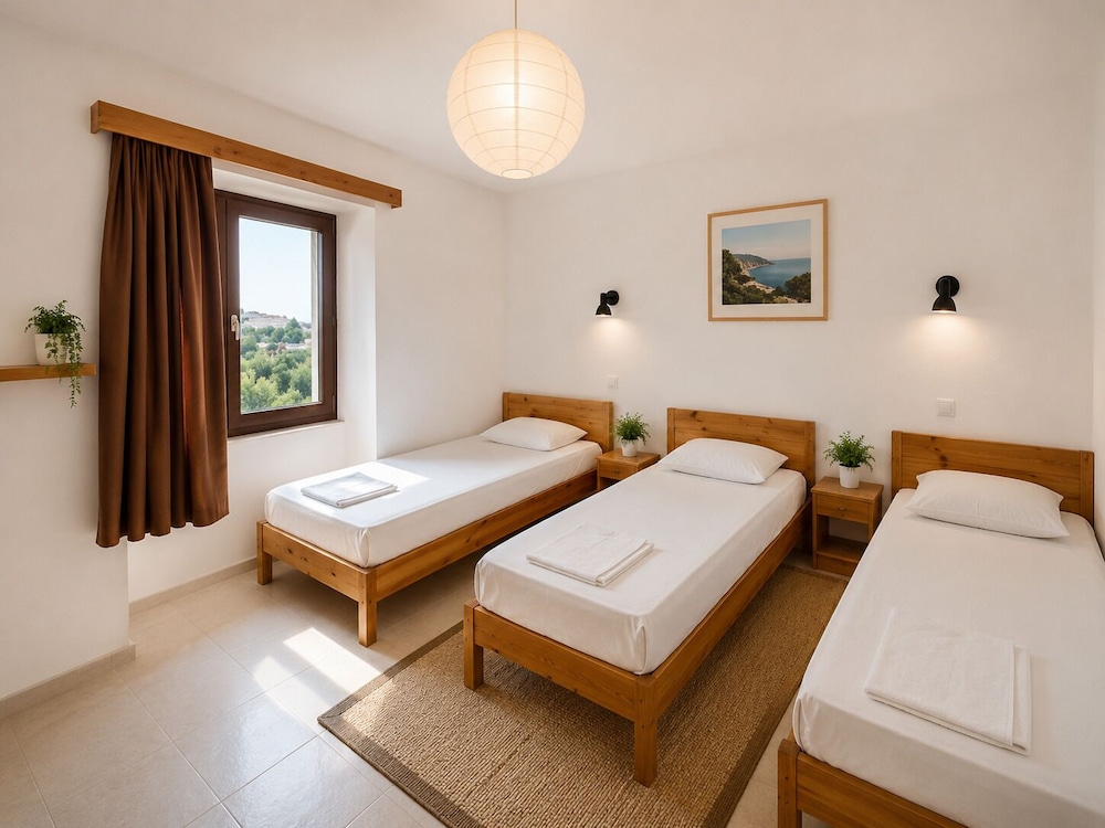 BARE HILL HOLIDAY VILLAGE 12/44