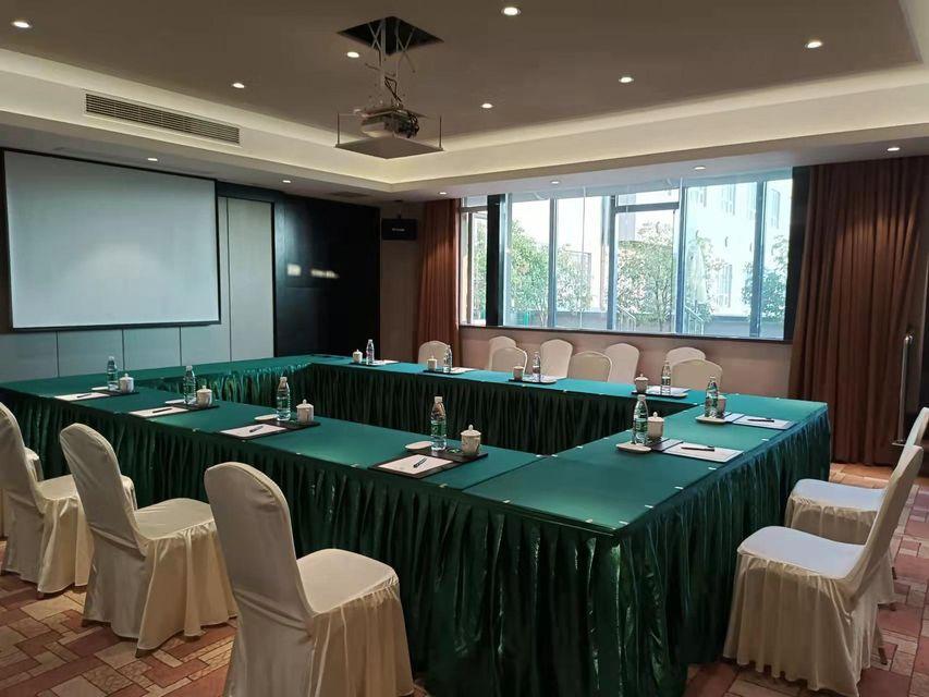 Xiangxuehai Hotel 18/24