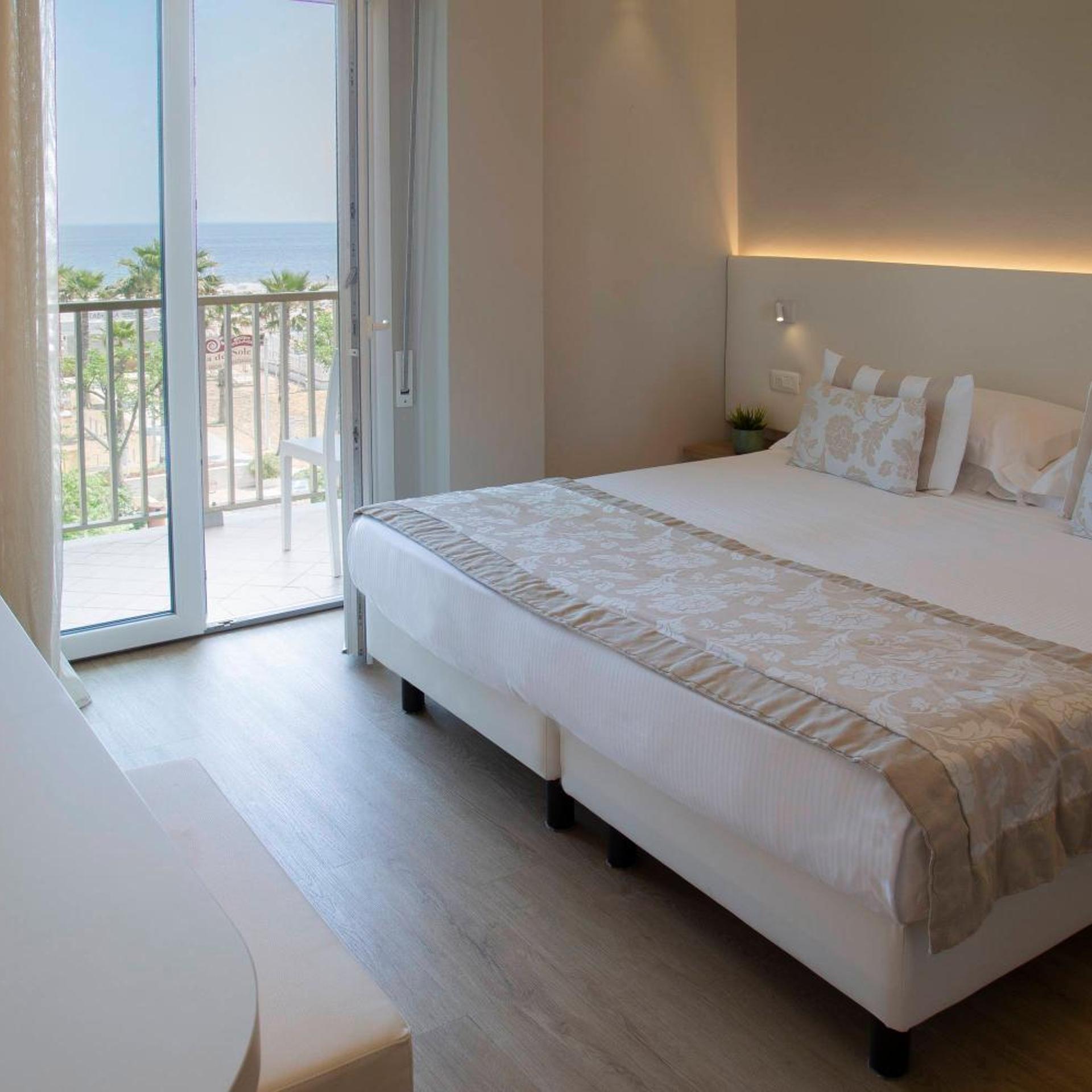 Deluxe, Sea Front