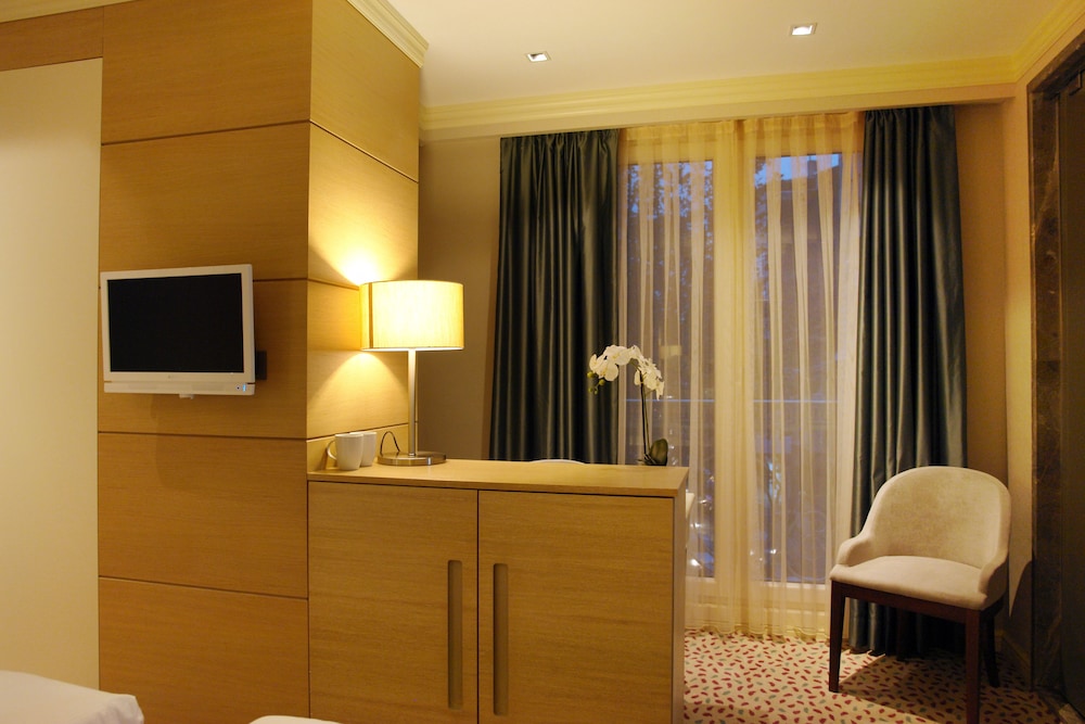 Hotel Le Mirage 9/69