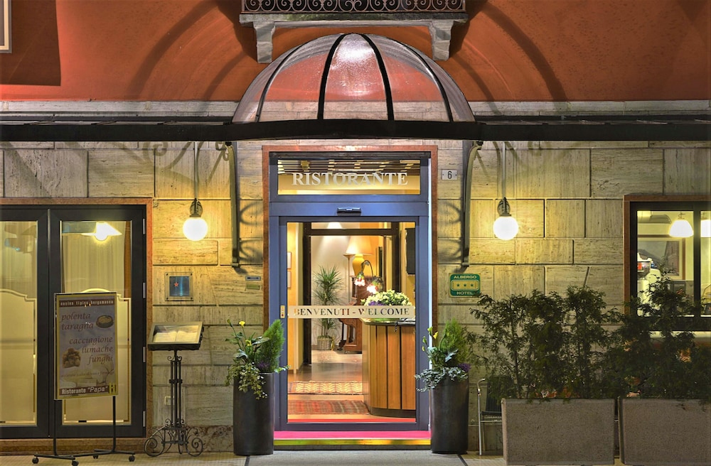Hotel Papa 8/51
