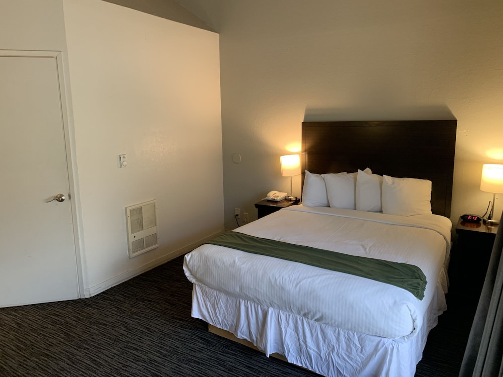 Cannery Row Inn 32/69