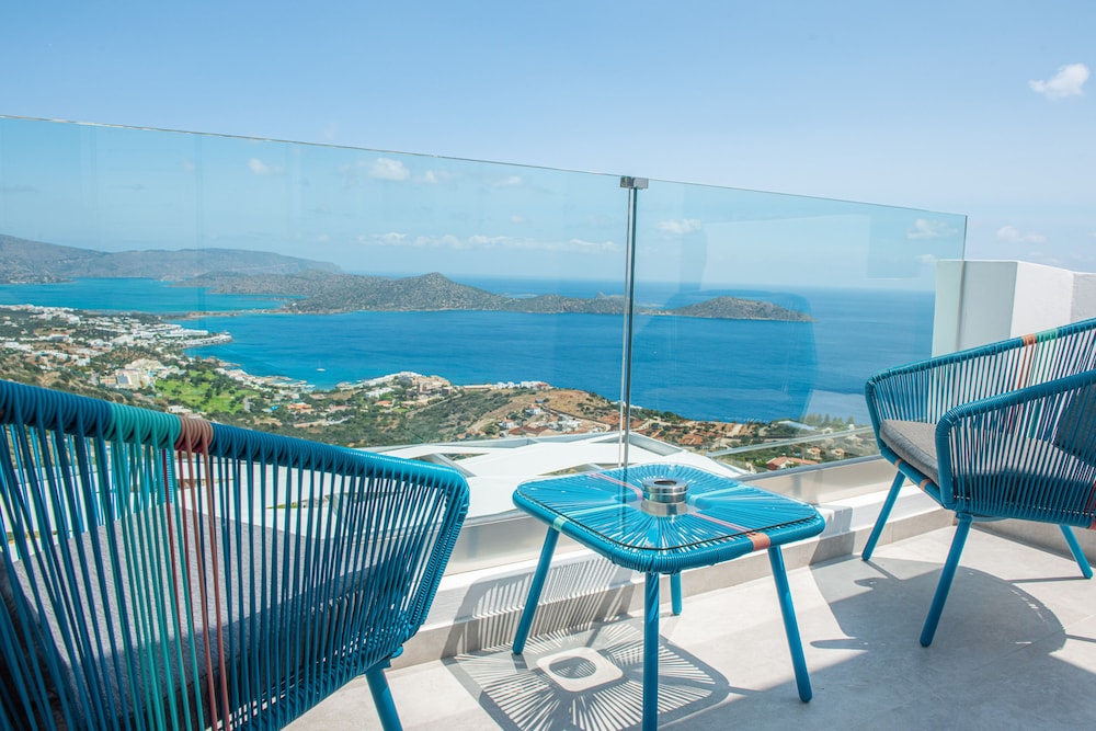 Adrakos Apartments 68/78