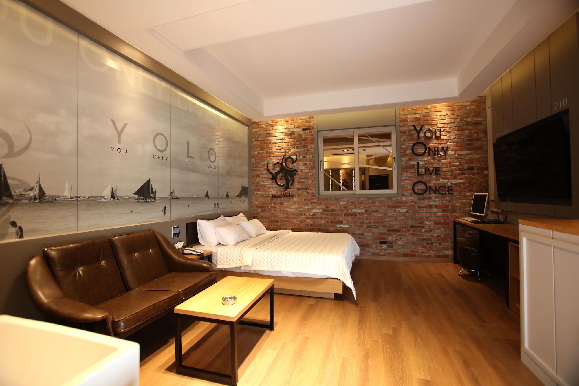 Hotel Yolo 7/53