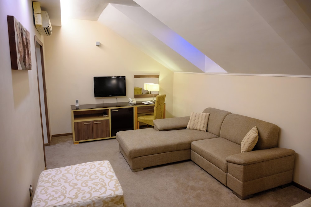 Tami Residence 27/49