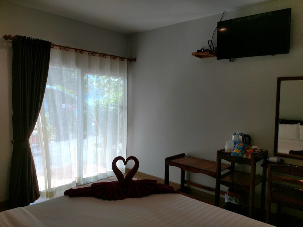 Lipe Village Resort 9/25
