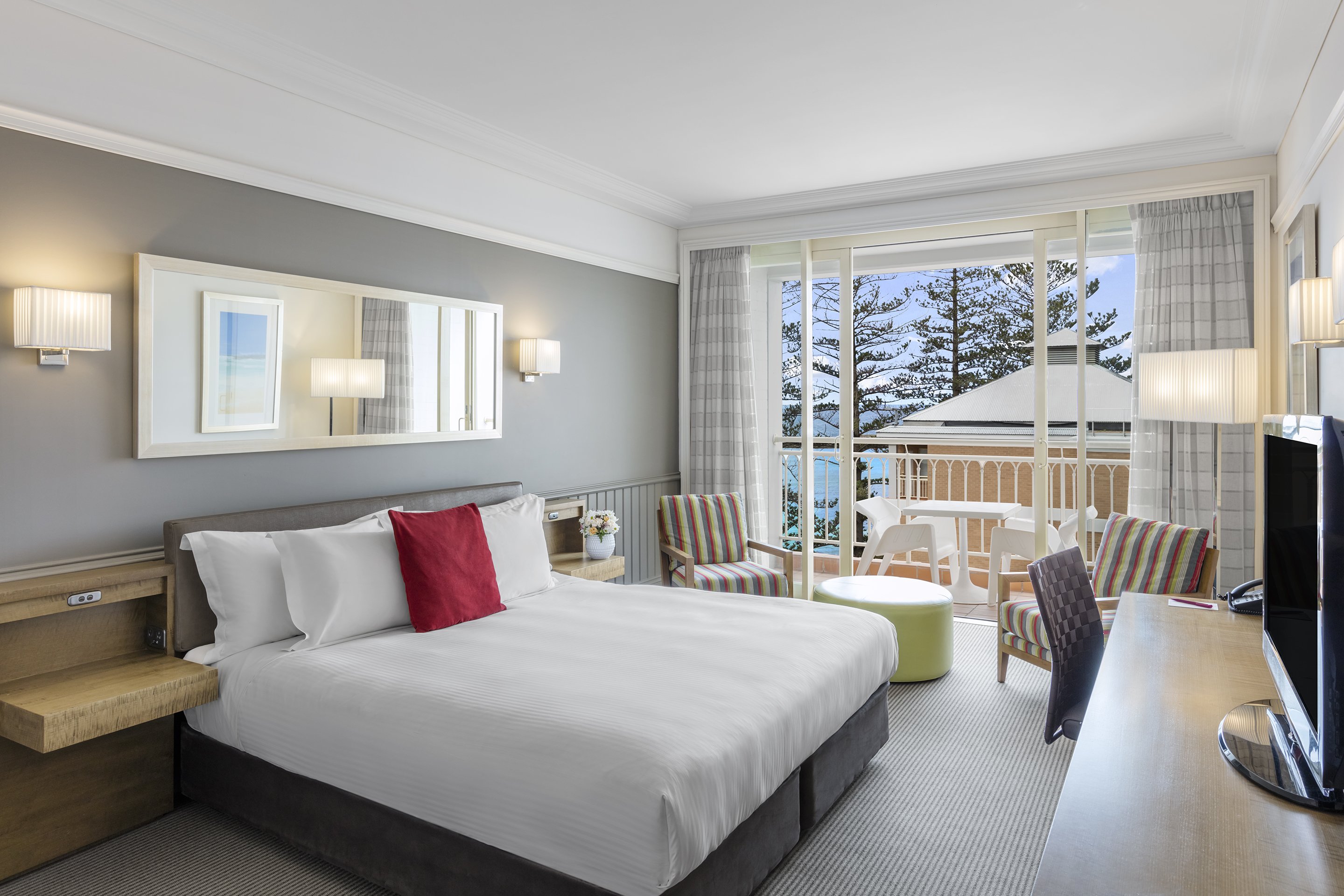 Crowne Plaza Terrigal 25/75