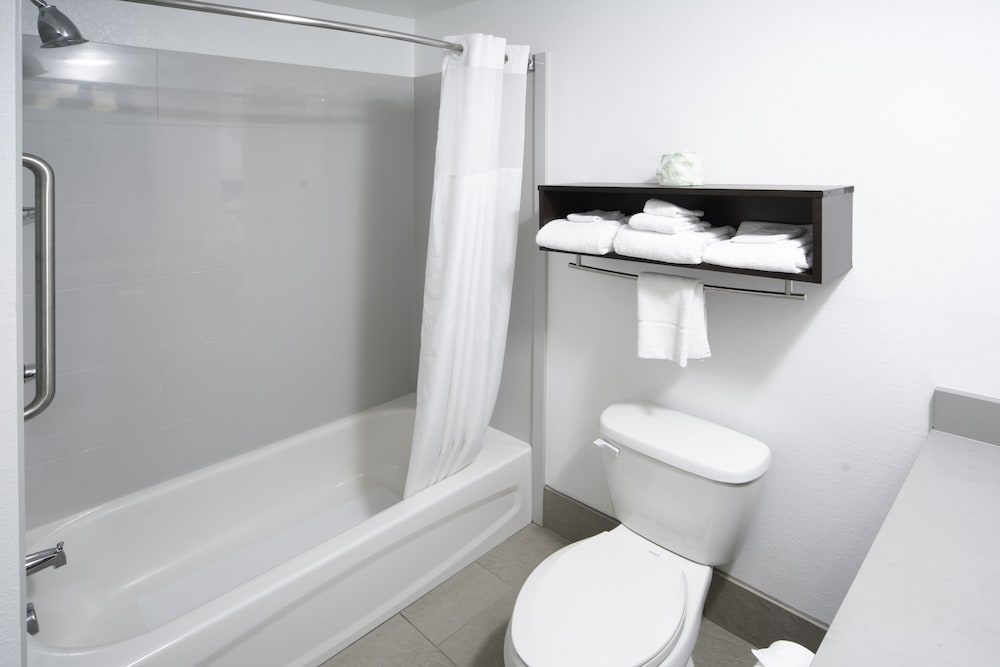 جناح بسرير كينج بغرفة نوم واحدة يُسمح فيها بالحيوانات الأليفة، Country Inn Suites By Radisson Rocky Mount Nc 4/7