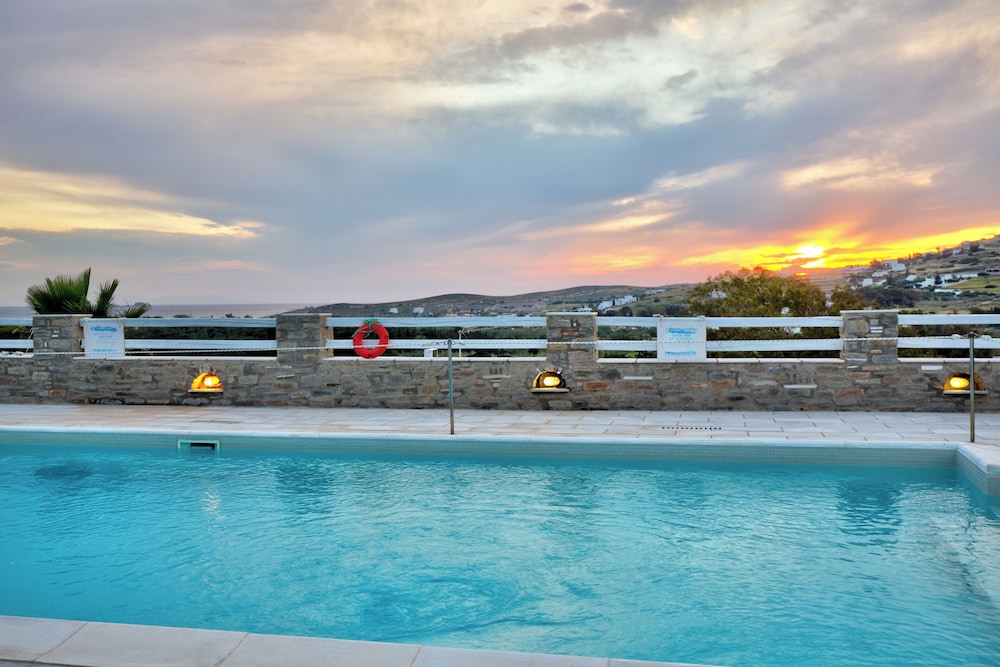Pyrgaki Hotel 68/71