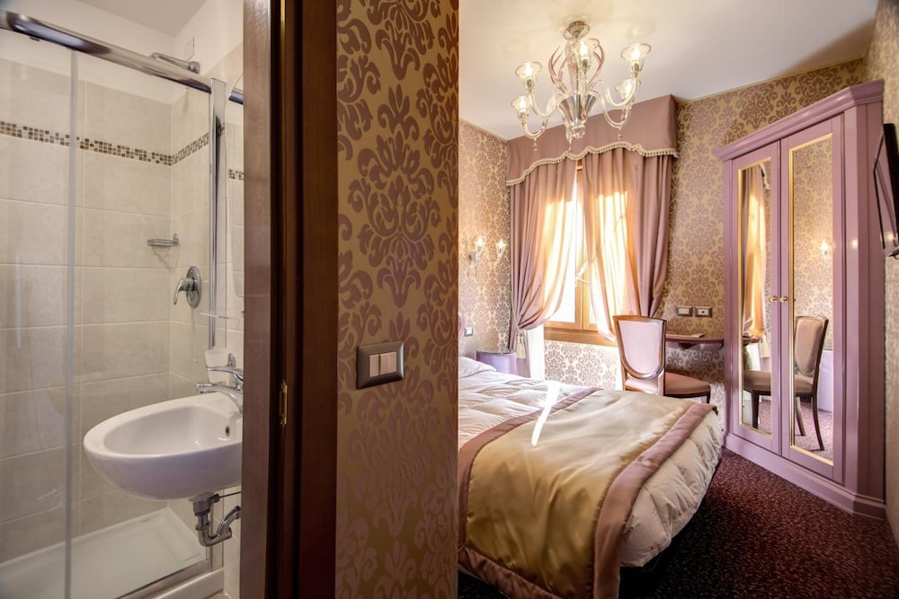 غرفة رباعية بسرير مزدوج، Hotel Domus Cavanis Venezia 3/3