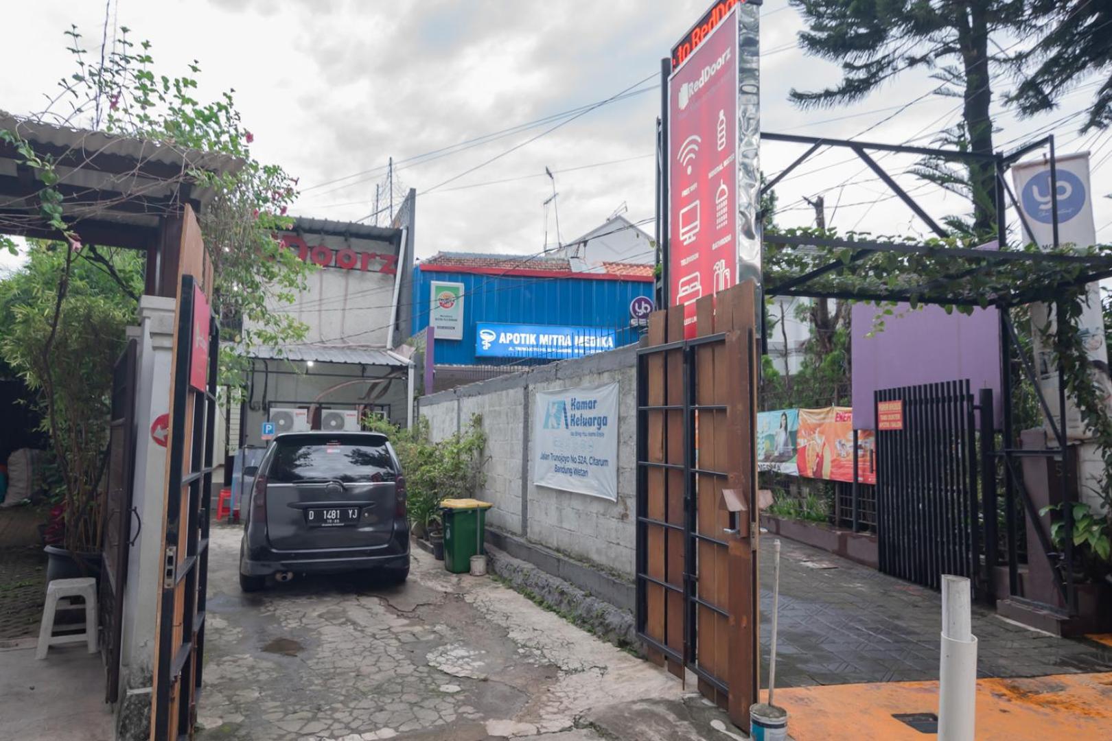 RedDoorz near Riau Junction Mall 2 10/19