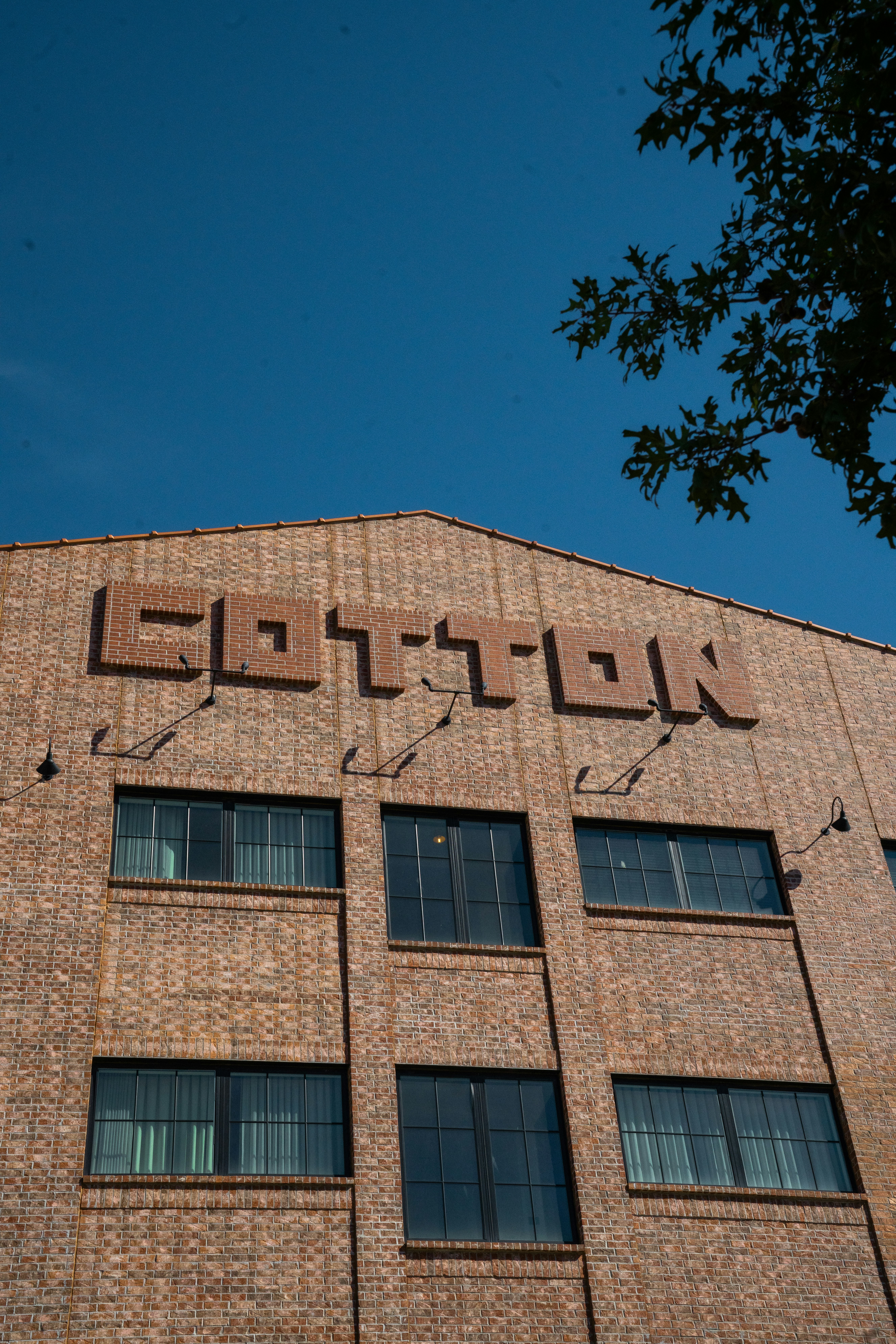 Cotton Court Hotel 3/80