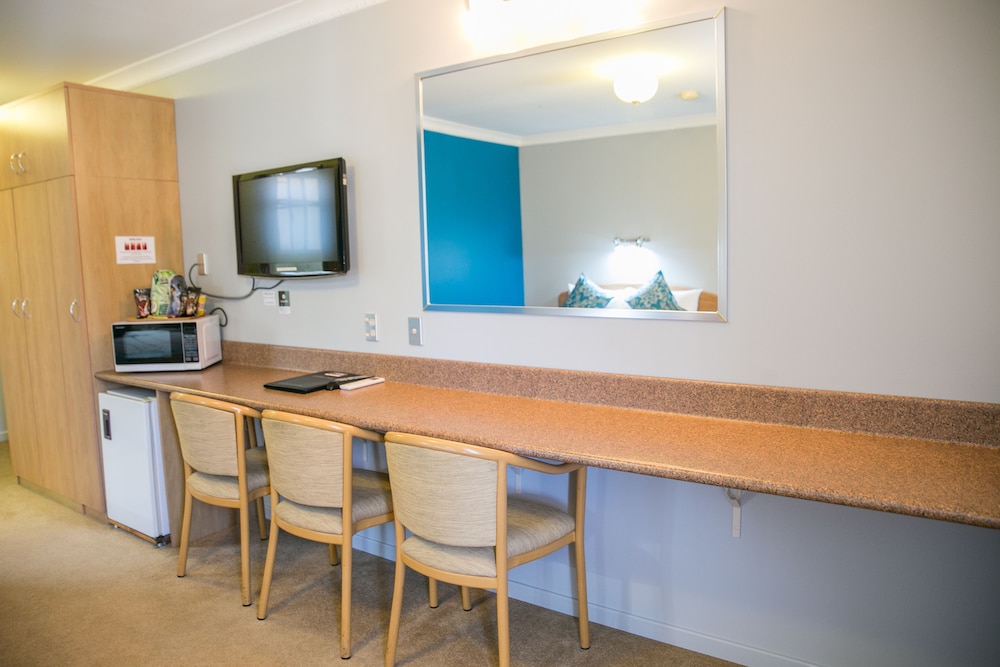 GOSFORD PALMS MOTOR INN 51/62