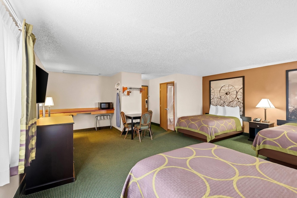 Super 8 by Wyndham Jefferson 26/42