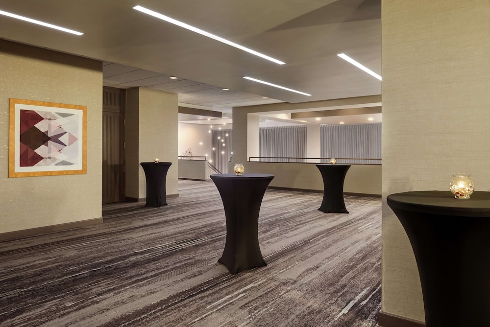 Doubletree By Hilton St Paul East 8/59